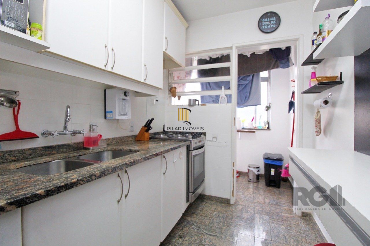 Apartamento a venda composto de dois dormitórios no bairro menino Deus com vaga
