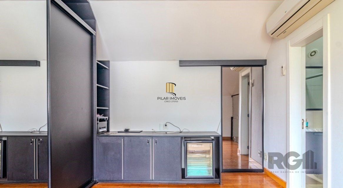 Casa em Condomínio com 04 Quartos - 4 vagas, 200,36 m² de área privativa - LOMBA DO PINHEIRO