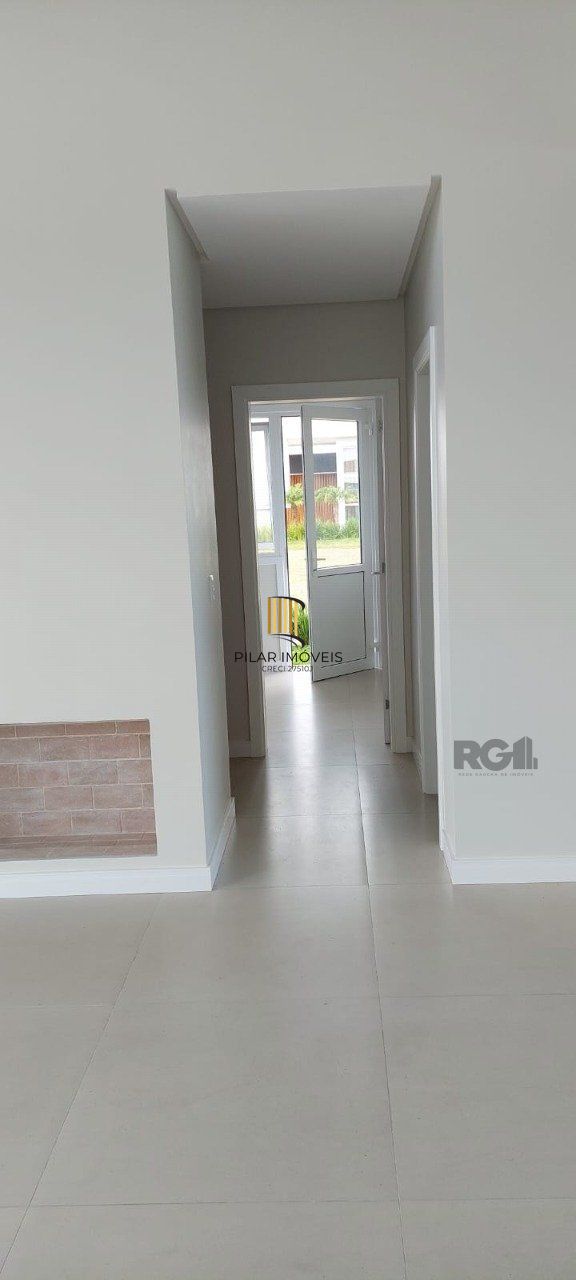 Casa em condomínio com 3 dormitórios, sendo todos suítes em Torres