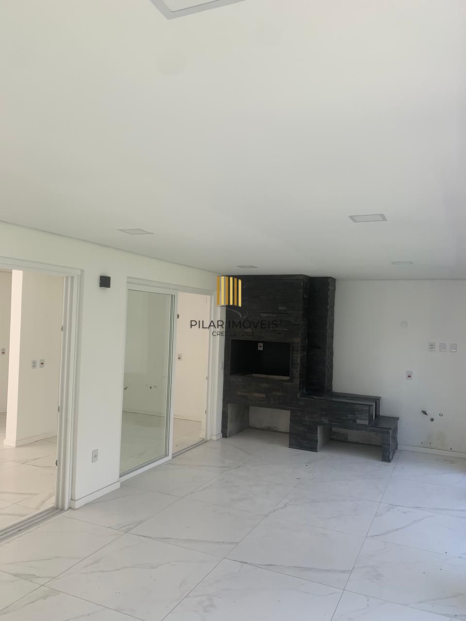 Casa com 3 dormitórios e suíte à Venda no Bairro Medianeira - Porto Alegre/RS