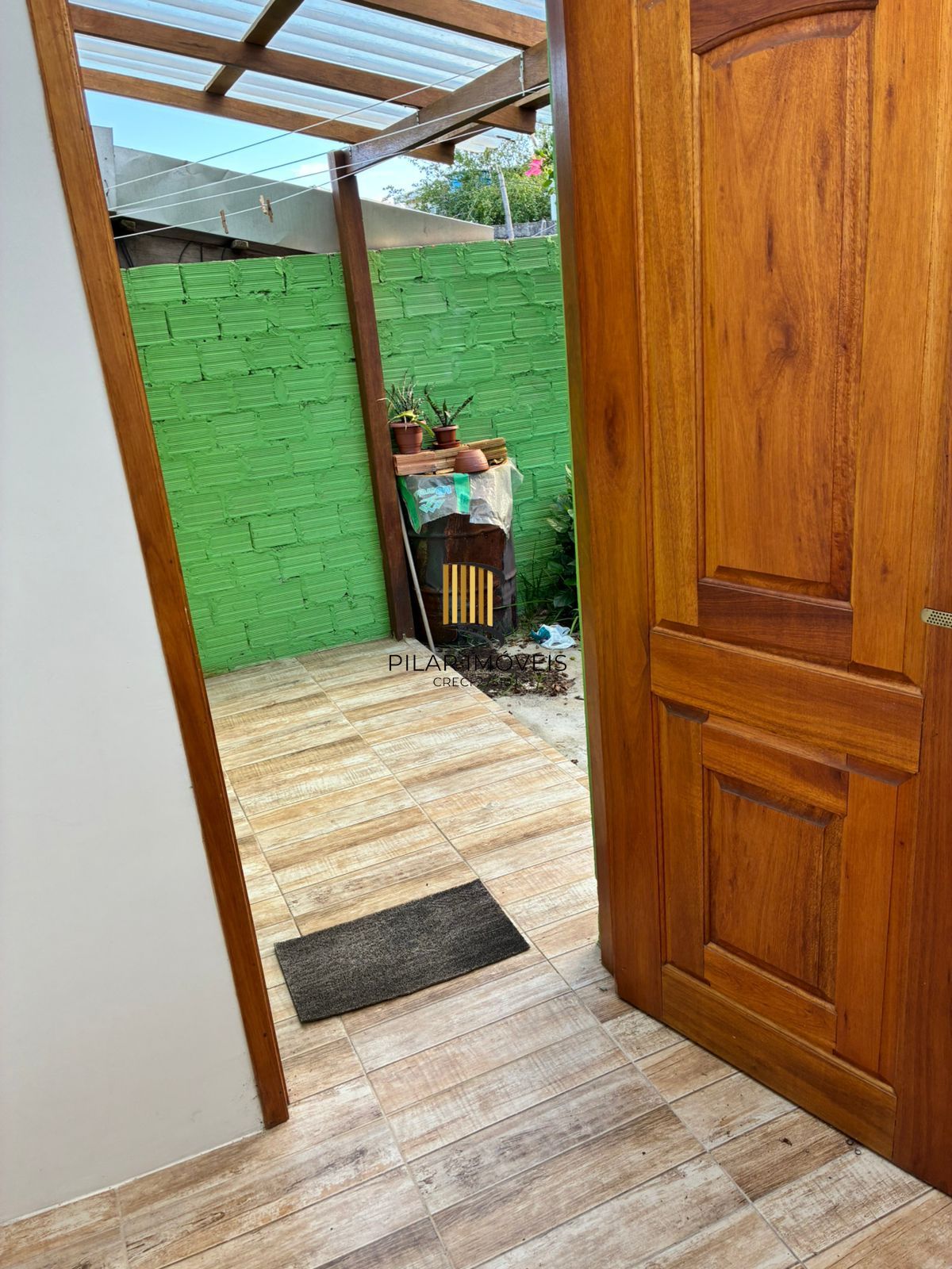 Casa com 02 quartos e 01 vaga no Bairro Hípica em Porto Alegre