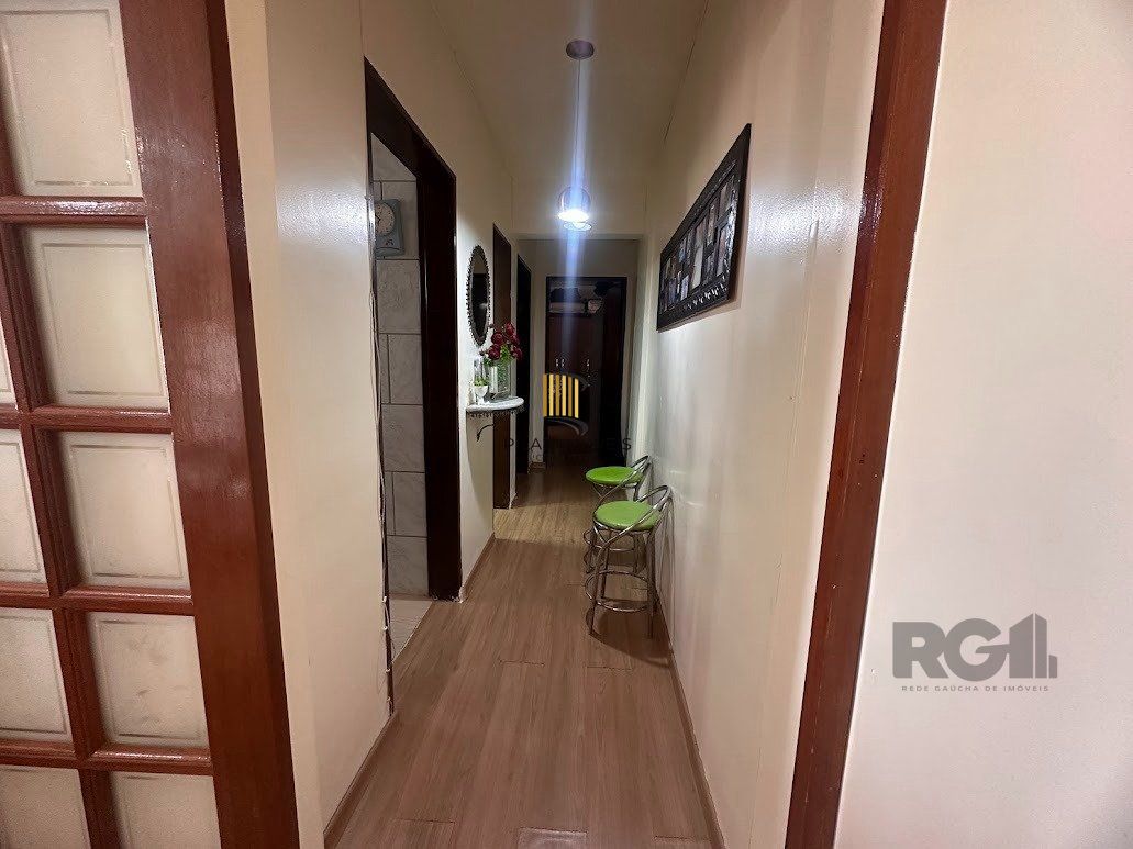 Apartamento a venda, dois dormitórios mobiliado no bairro Cristal.