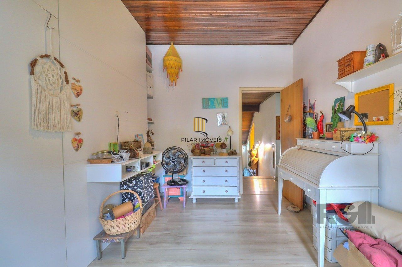 Casa a venda composta de 4 dormitórios no bairro Jardim Isabel em Porto Alegre