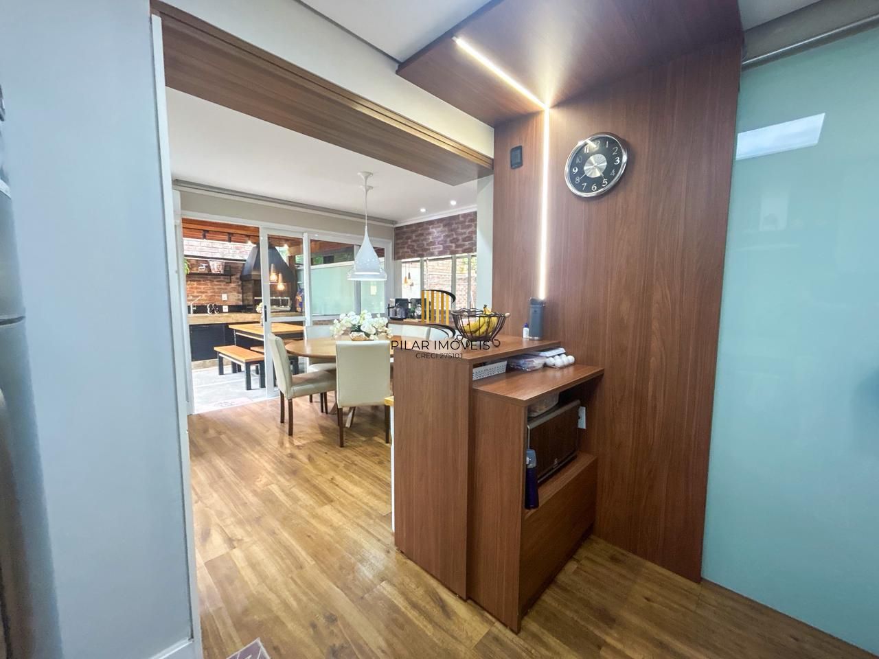 Casa em Condomínio com 03 quartos, 01 suíte e 02 vagas cobertas - Teresópolis