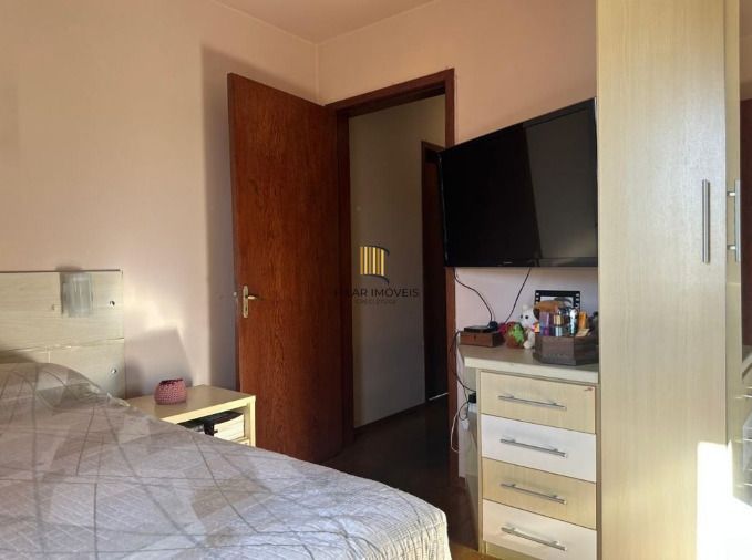 Sobrado amplo em condomínio de 3 dormitórios, um deles suíte, no bairro Ipanema