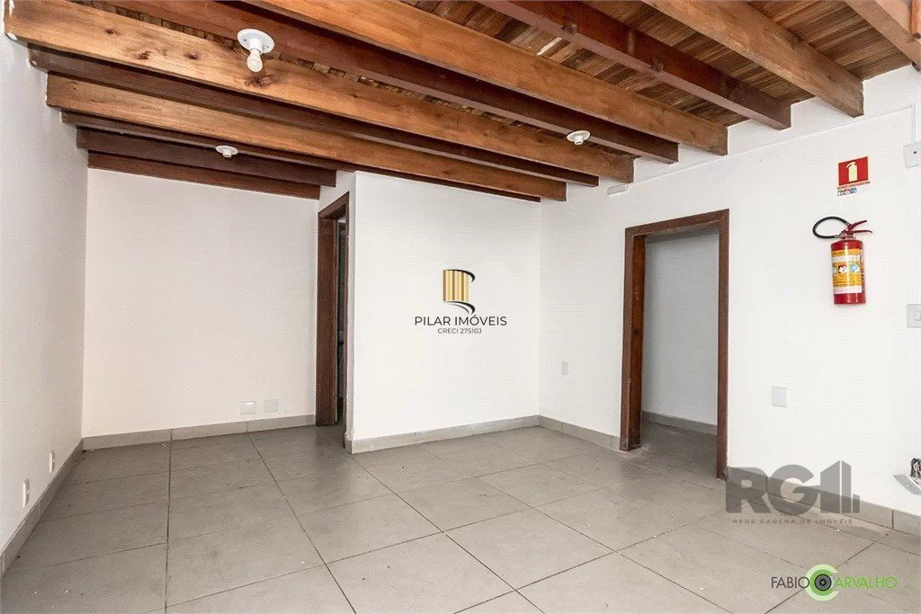 loja com 68 m² no bairro Santana