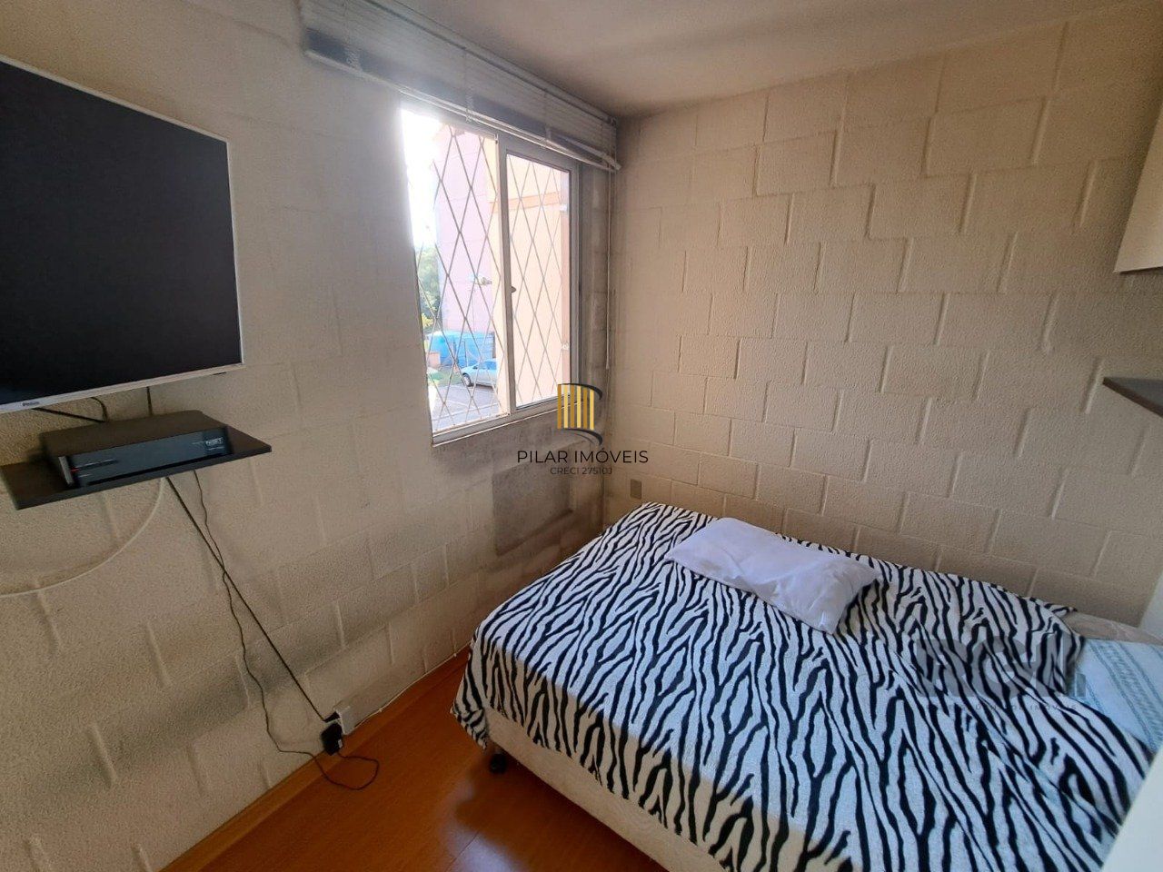 Apartamento semimobiliado de 2 dormitórios no bairro Vila Nova