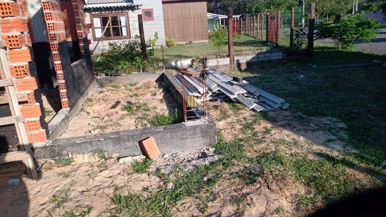 Casa com 2 suítes, sacada, churrasqueira, 1 vaga de garagem, Passo de Torres/SC