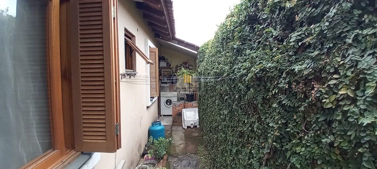 Casa em condomínio com 02 dormitórios