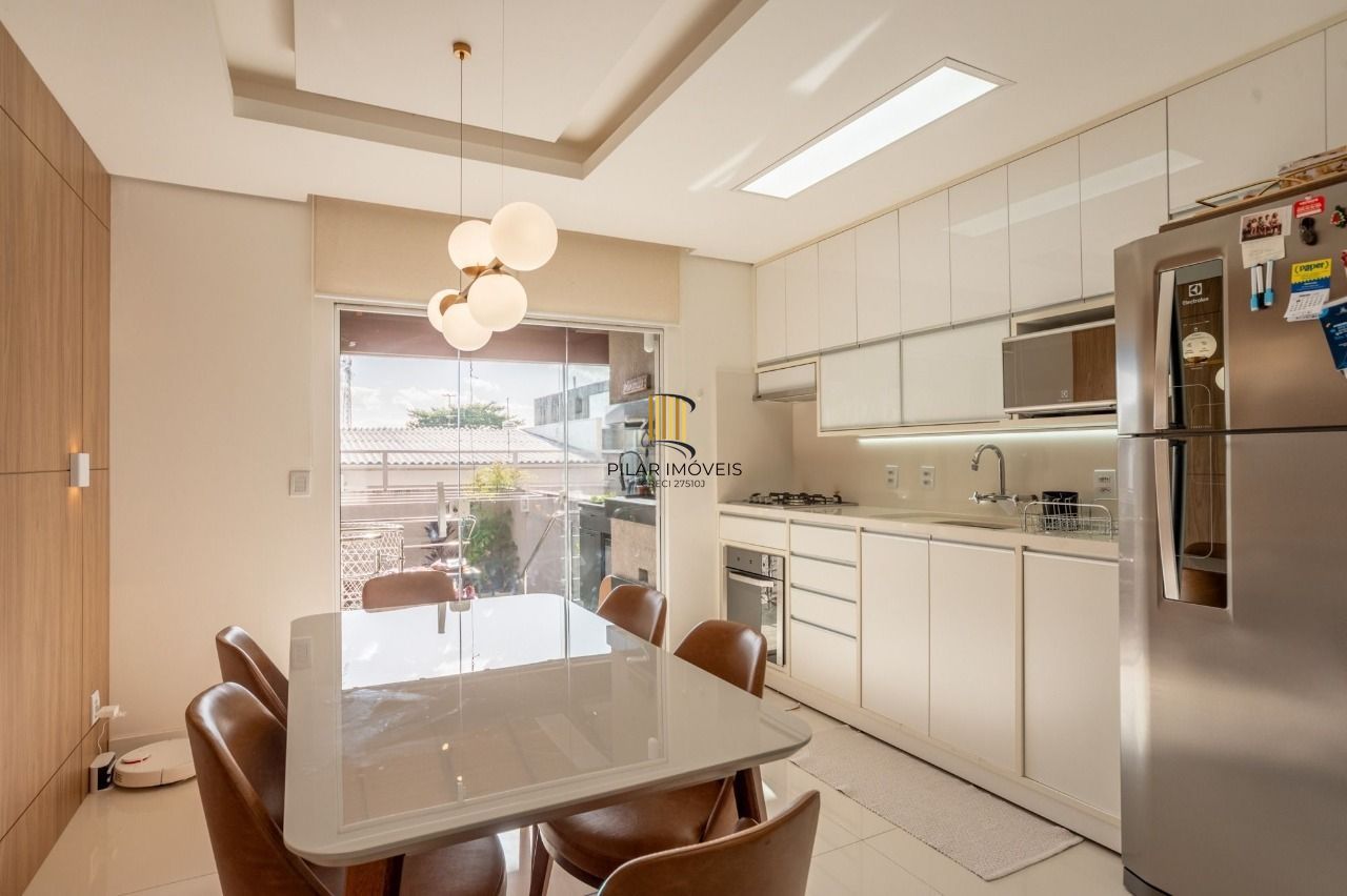 Deslumbrante casa 3 suítes, 4 Banh, 2 vagas cobertas, Guarujá POA RS