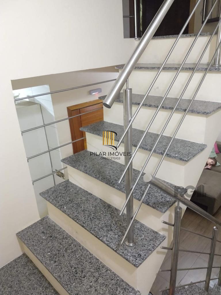 Casa com 3 quartos, 4 vagas de garagem, salão de festa, sacada 198m² no bairro Rubem Berta, Porto Alegre/RS