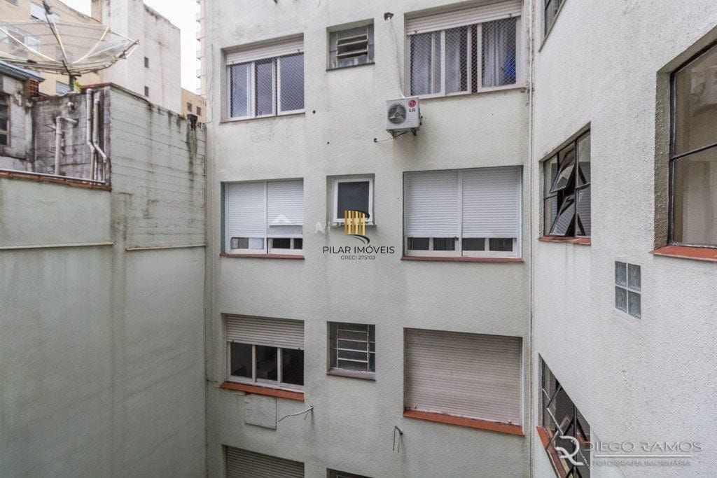 Apartamento de 02 quartos, sendo 01 com Ar condicionado, no bairro  Centro Histórico em Porto Alegre/RS.
