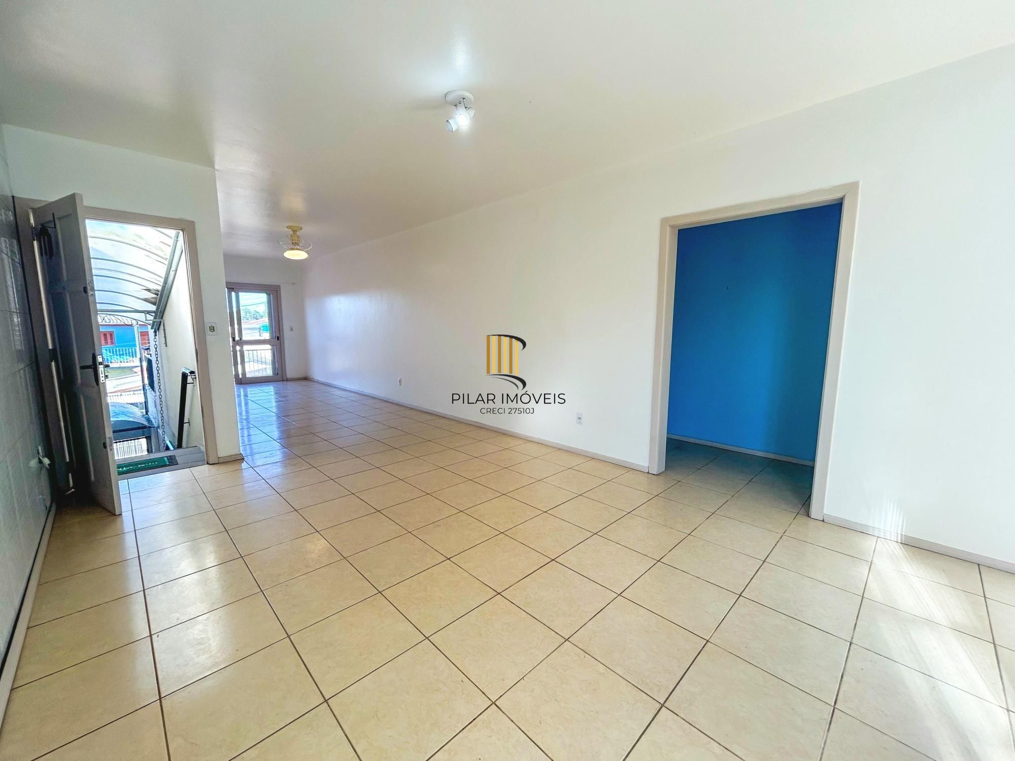 CASA 03 dormitórios, 01 suíte, terraço, pátio, garagens cobertas na VILA NOVA - ótima localização