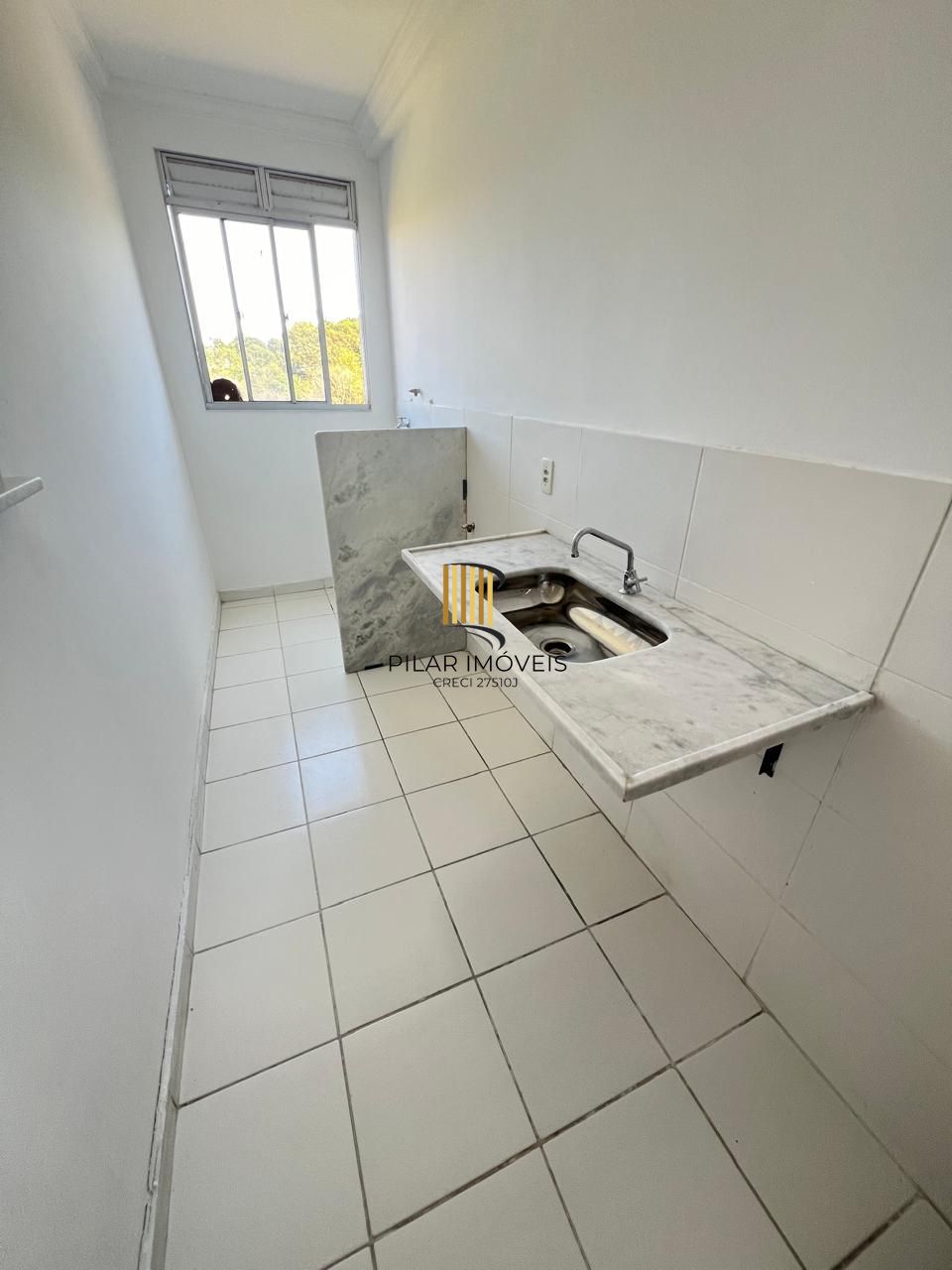 Apartamento com 02 quartos e 01 vaga escriturada no Bairro Passo das Pedras