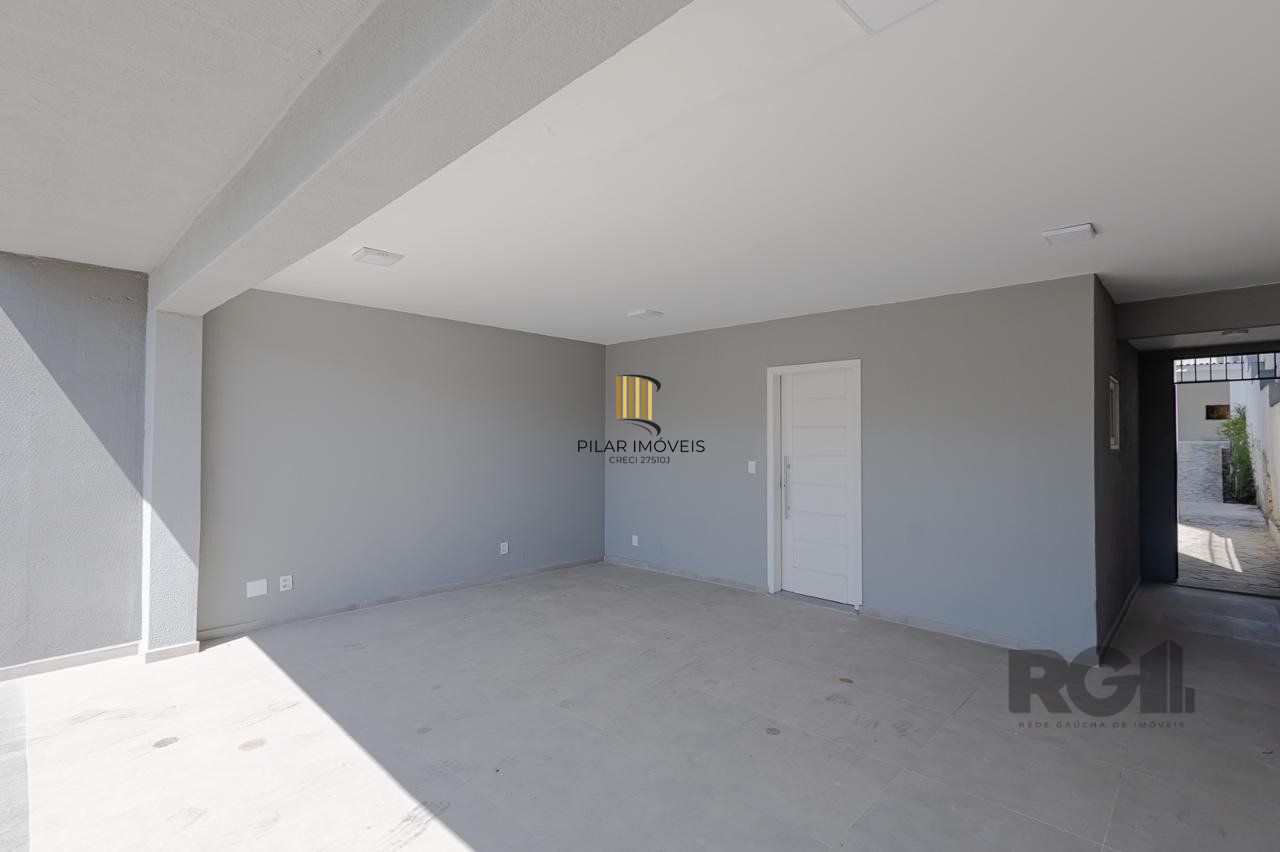 Casa de 3 dormitórios, suíte no bairro Teresópolis com 4 vagas de garagem