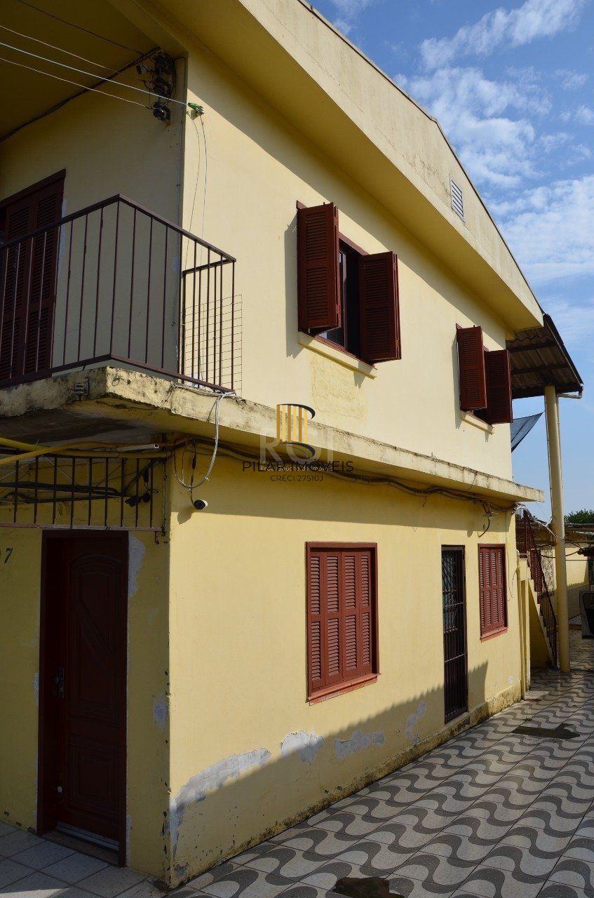 Casa Com 5 dormitórios no Bairro Partenon