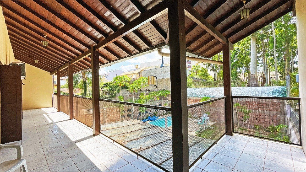Casa 4 Suítes e 6 vagas de garagem no bairro Jardim Itu