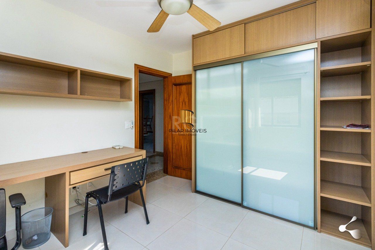 Espetacular Apto. semi mobiliado no bairro Rio Branco, Porto Alegre/RS, um por andar, 195m, andar alto, lareira, churrasqueira, 3 suites, 4 vagas