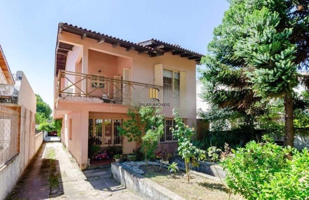 Casa 6 dormitórios no bairro Vila Conceição