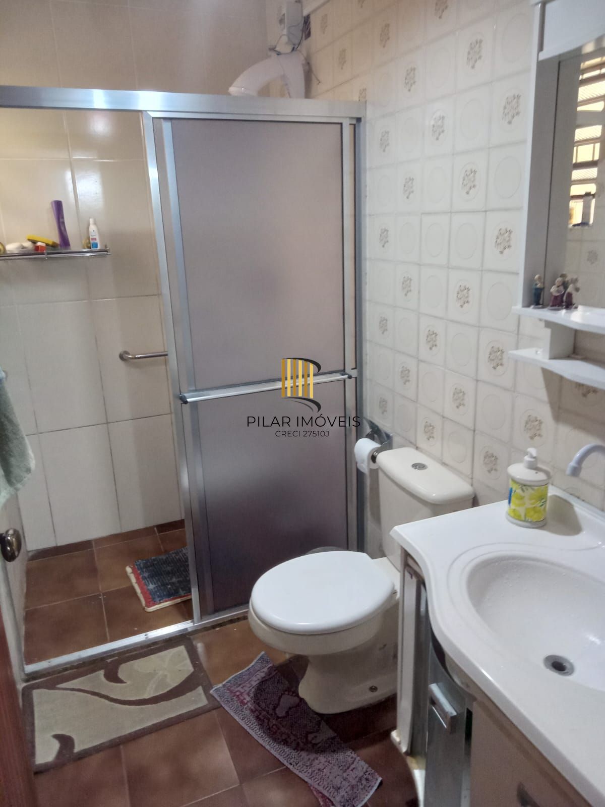 Casa com 3 dormitórios suíte , garagem para 3 carros !