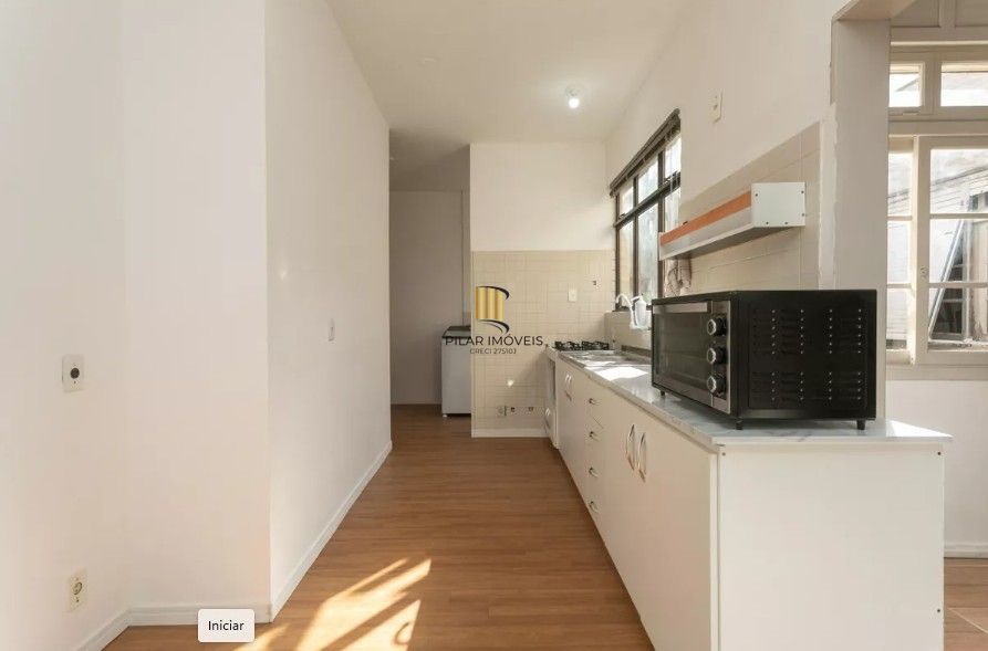 Amplo apartamento no Bairro Petrópolis com 2 vagas de garagem