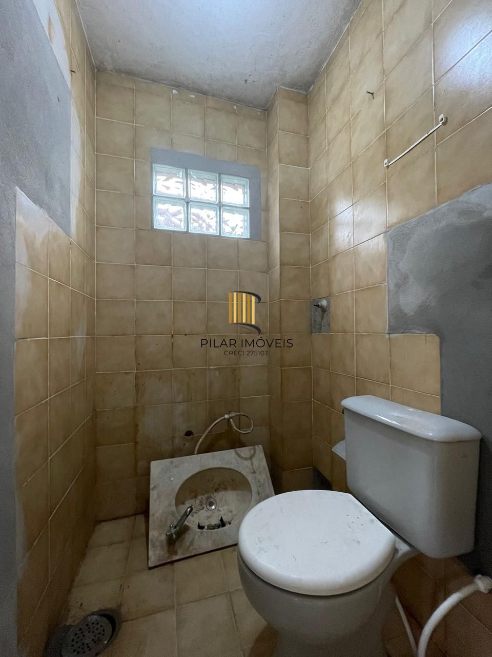 Sobrado de 2 dormitórios ambos suíte! a poucos metros do centro do bairro.