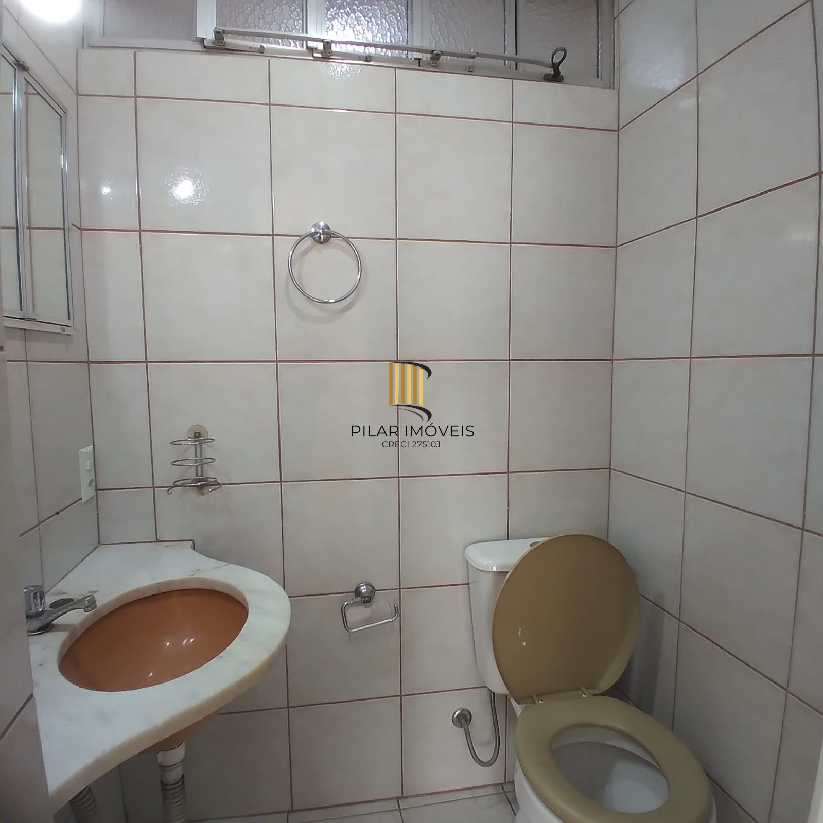 Oportunidade Única! Lindo Apartamento de 3 Quartos no Coração de Porto Alegre!** 🏡                                                 Imóvel com 3 dormitórios transformado em 2 de fácil reversão.