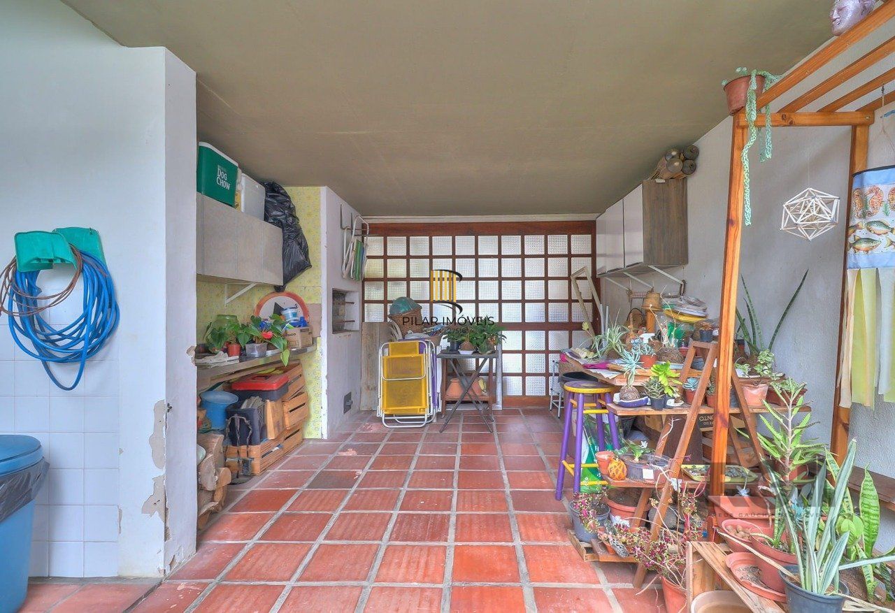 Casa a venda composta de 4 dormitórios no bairro Jardim Isabel em Porto Alegre