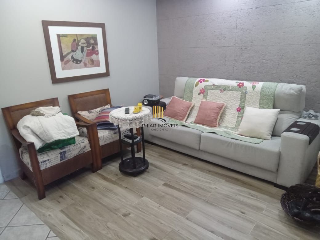 Casa sobrado  Comercial e Residencial de 4 dormitórios e 6 banheiros e 5 vagas de garagem