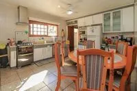 Casa com 3 Dormitórios no Bairro Tristeza na Zona Sul de Porto Alegre