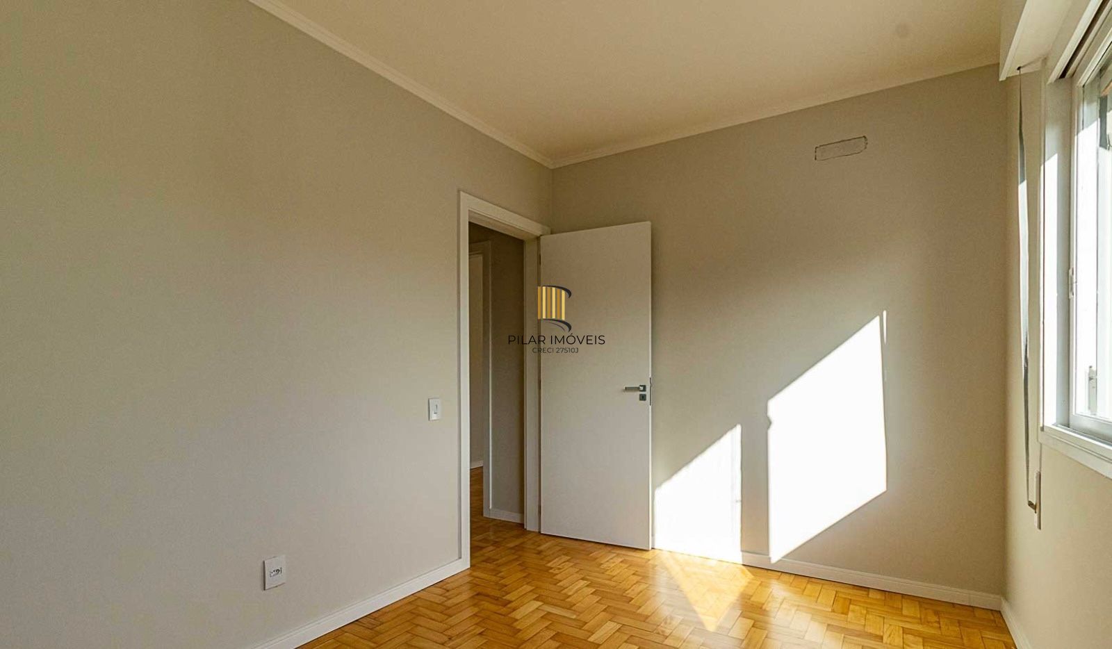 Apartamento a venda no bairro Auxliadora dois dormitórios, totalmente reformado.
