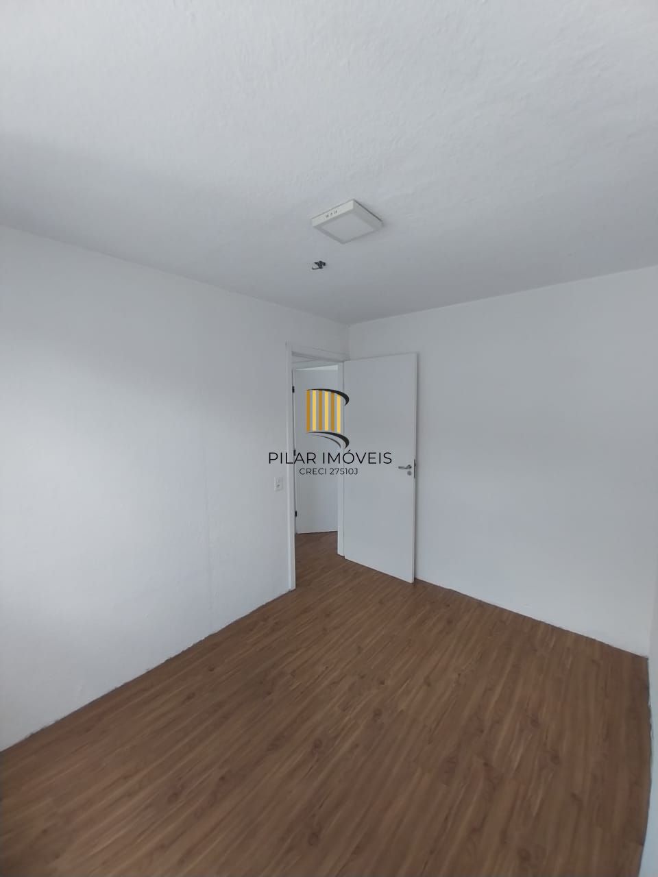 Apartamento com 02 quartos e 01 vaga no Bairro Hípica em Porto Alegre