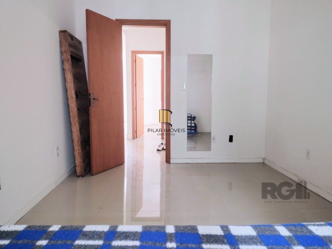 CASA TÉRREA - 2 DORMITÓRIOS, ÁREA COBERTA COM CHURRASQUEIRA , TERRAÇO - 02 VAGAS