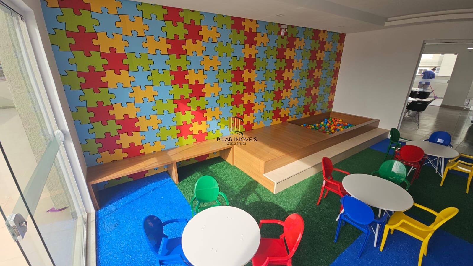 Apartamento 2 dormitórios , suíte , sacada com churrasqueira , 1 vaga de garagem coberta !