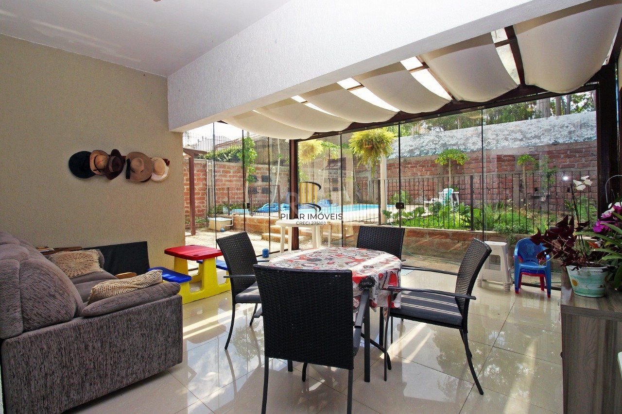 Casa 4 Suítes e 6 vagas de garagem no bairro Jardim Itu