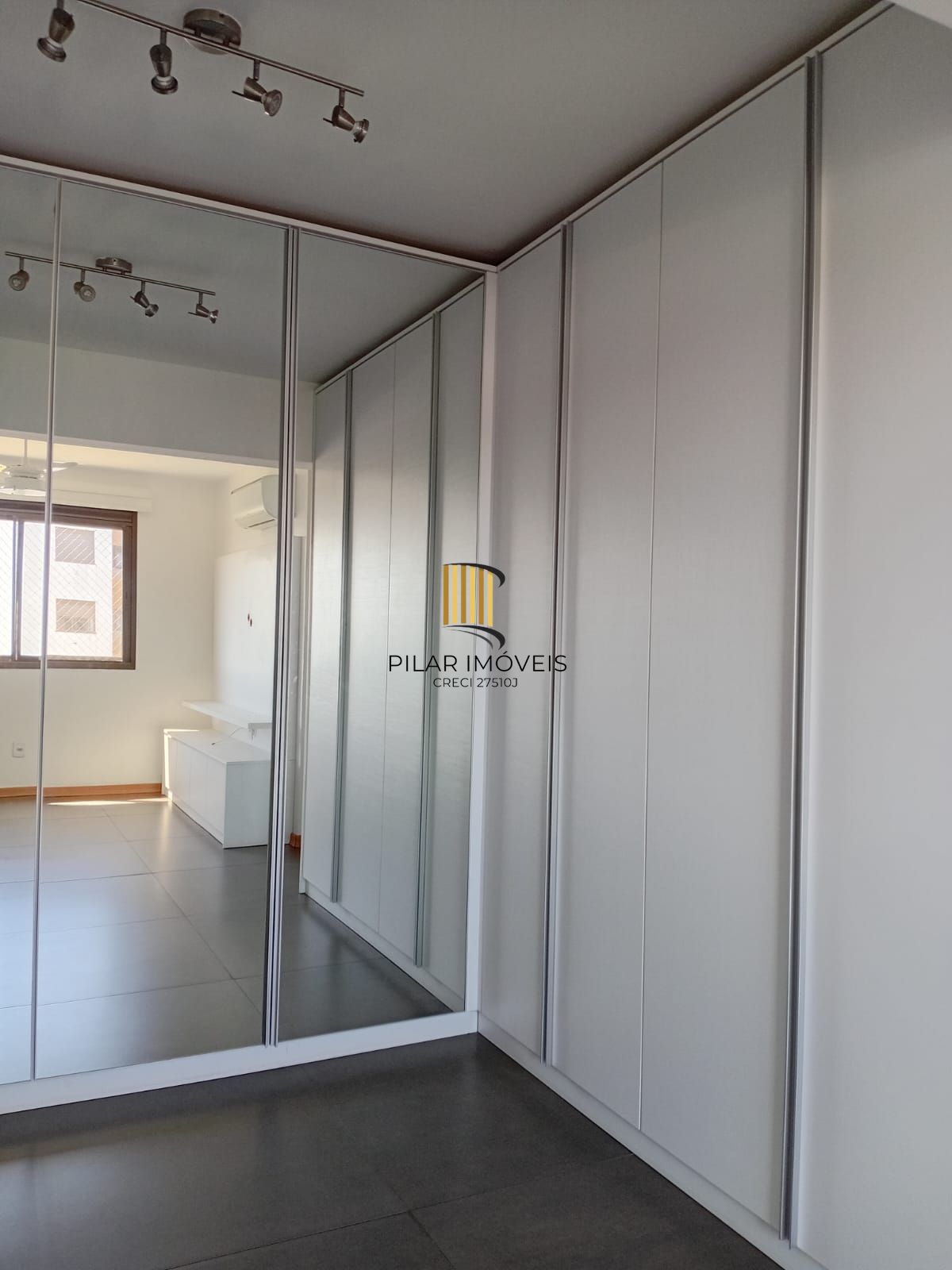 Apartamento 2 quartos, suíte, vaga coberta no bairro Camaquã em Porto Alegre/RS