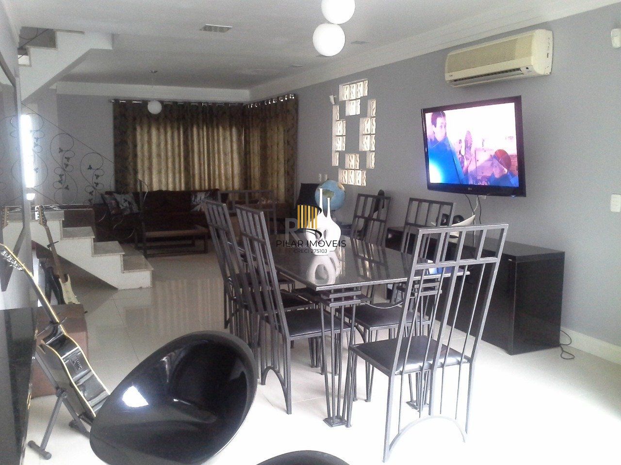 Casa para Venda - 272m², 3 dormitórios, sendo 1 suítes, 2 vagas - Hípica
