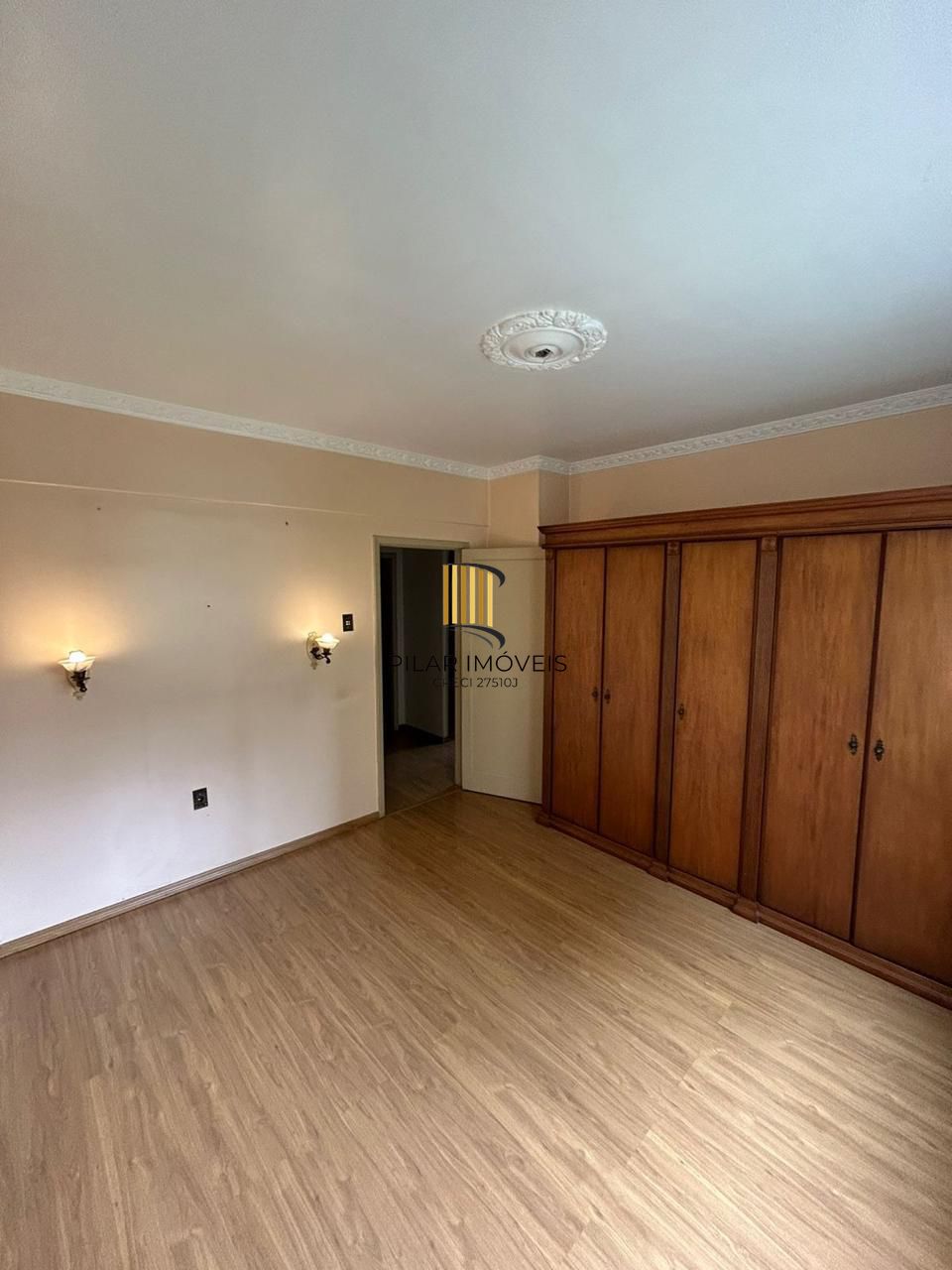 Apartamento com 03 quartos e 02 banheiros no Centro Histórico de Porto Alegre