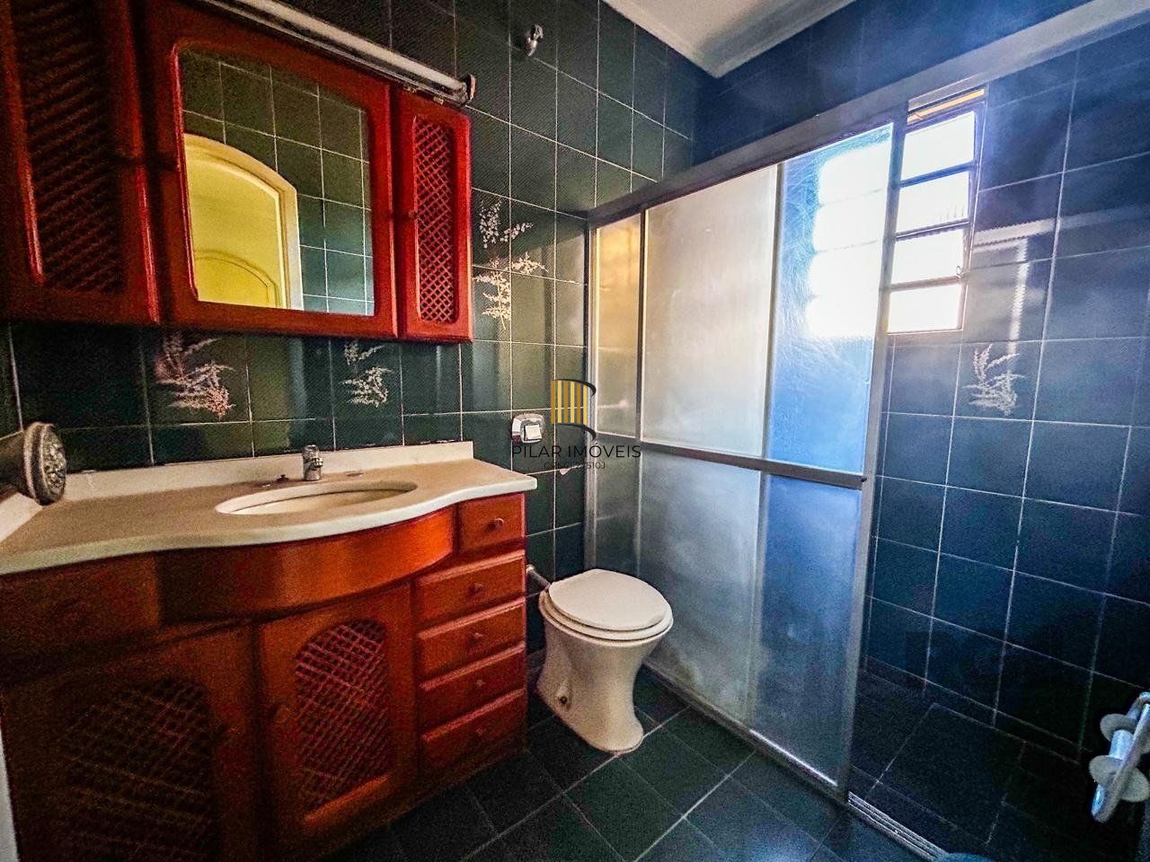 Casa de 3 dormitórios, 1 suíte, garagem fechada, churrasqueira, no bairro Cavalhada Porto Alegre/RS