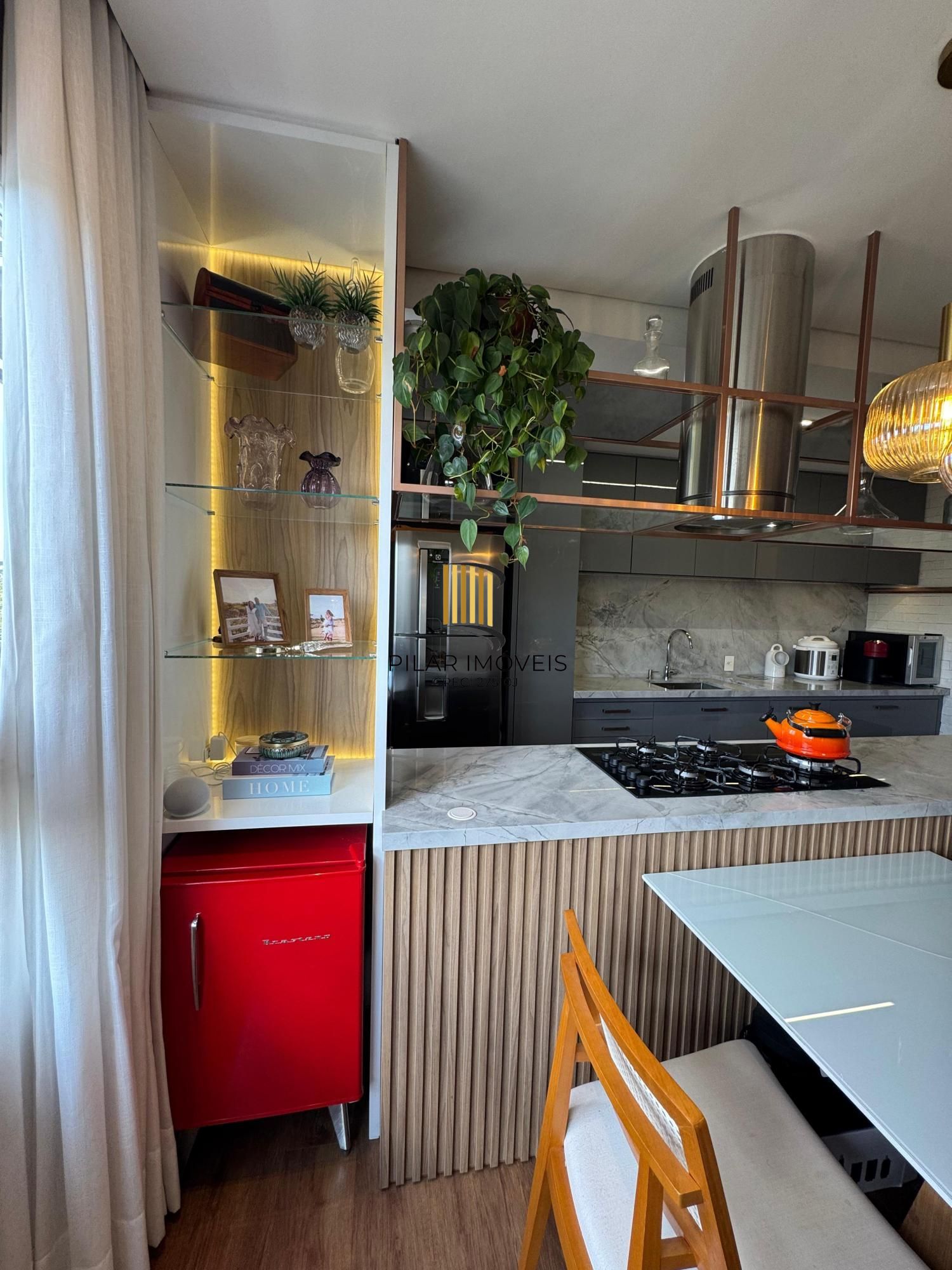 Apartamento com 02 quartos (01 suíte) e 01 vaga escriturada