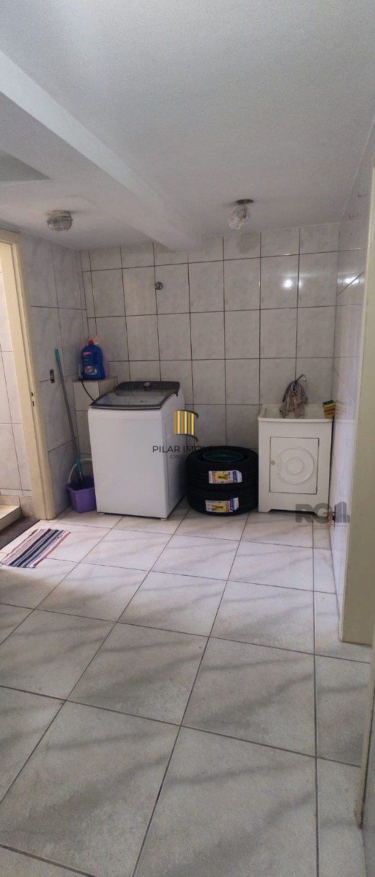 casa com 4 dormitórios, sendo 1 suíte, garagem para dois carros fechada, no bairro Santa Isabel em Viamão