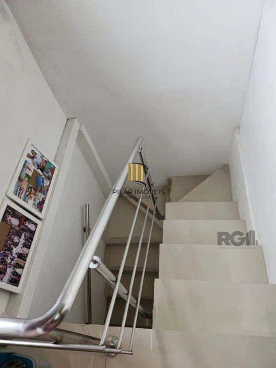  Casa com 4 quartos, 1 suíte, 7 vagas de garagem, churrasqueira -  97,32m² no bairro Jardim Carvalho, Porto Alegre/RS