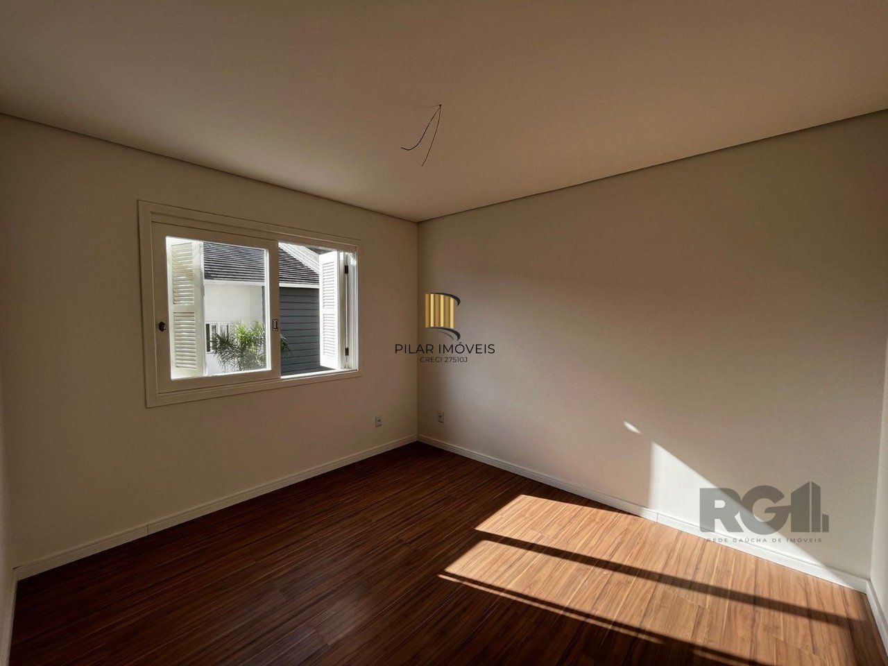 casa 3 dormitórios  1 suíte, 2 vagas, condomínio com piscina 240,22m² privativos no Bairro Vila Nova Porto Alegre/RS