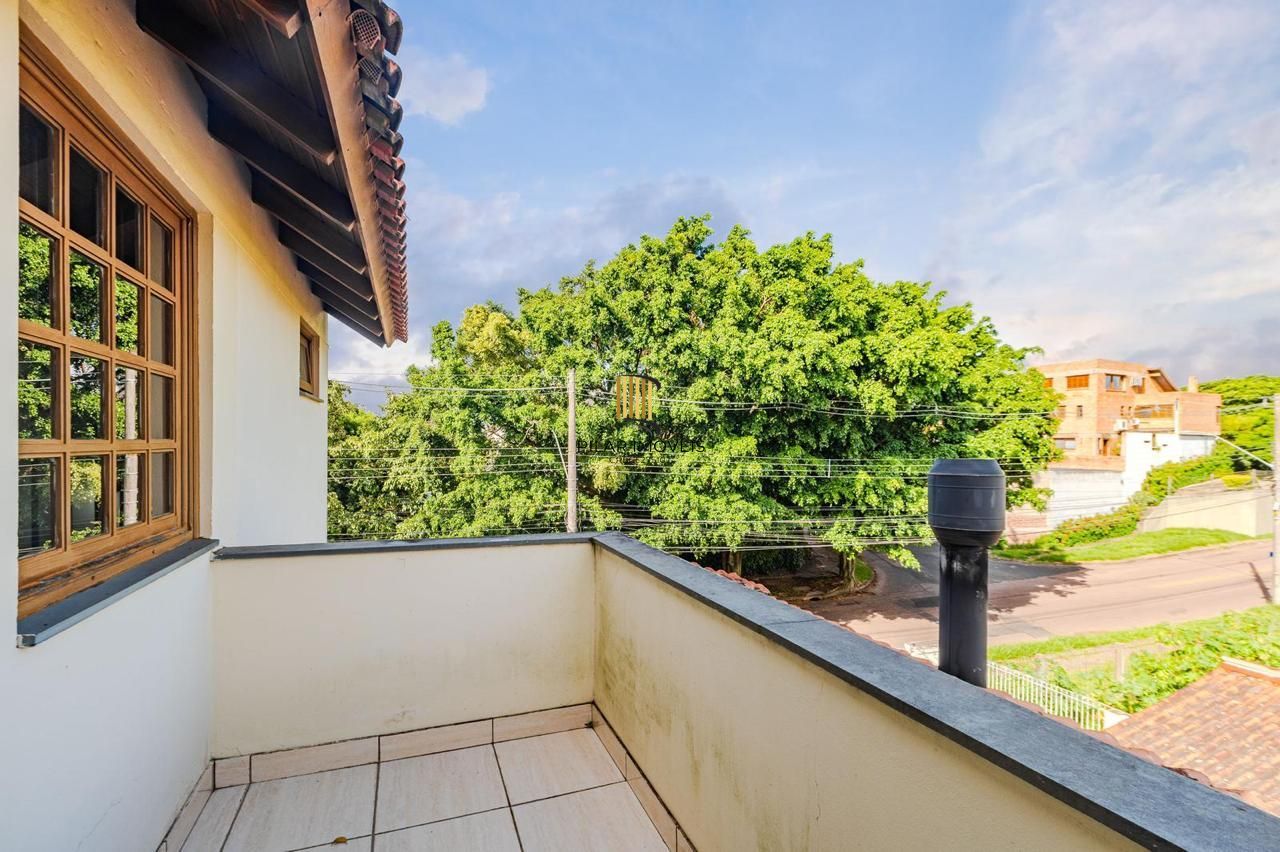 Casa em condomínio 3 dormitórios e sótão bairro Cristal