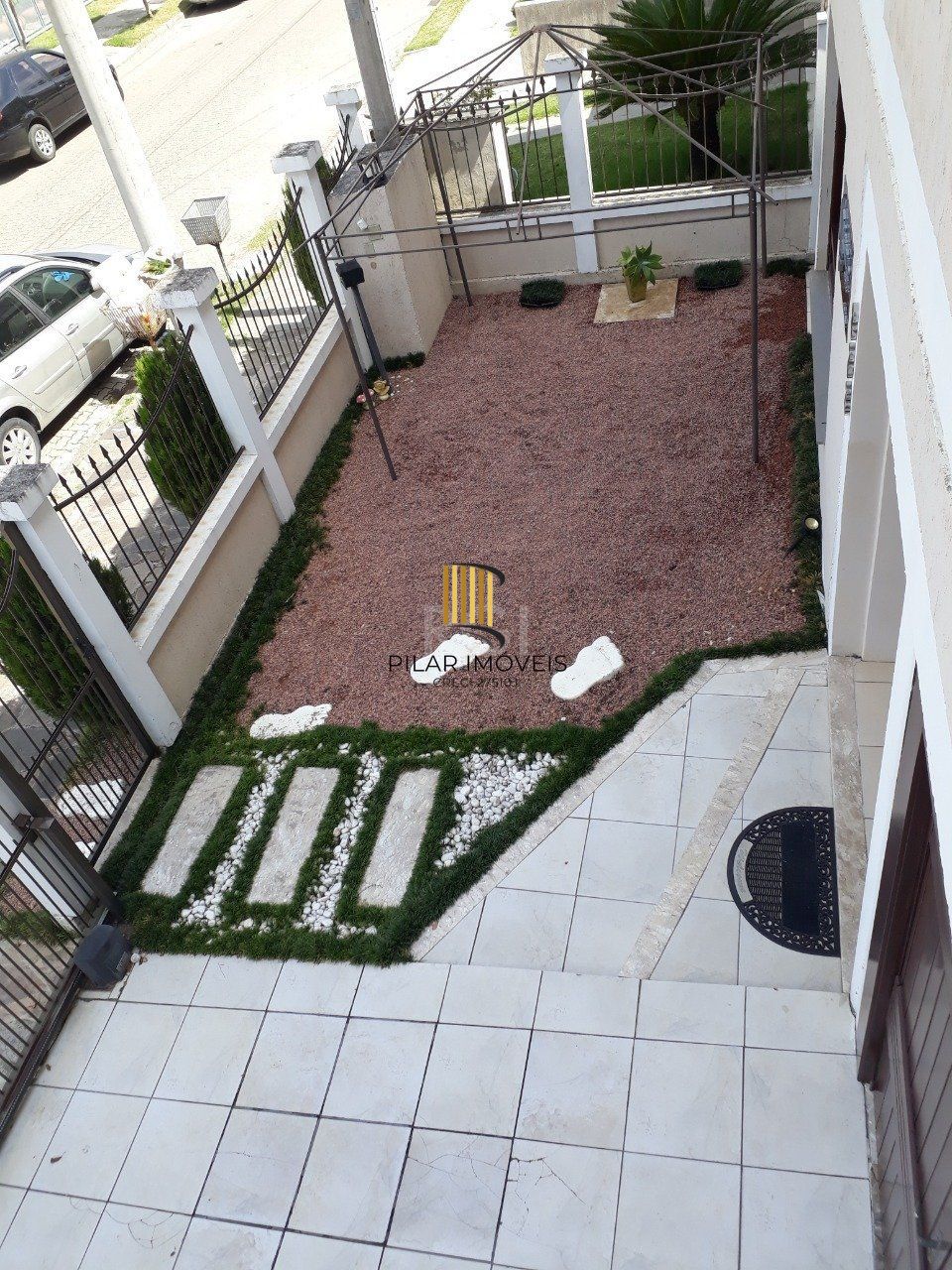 Casa para Venda - 272m², 3 dormitórios, sendo 1 suítes, 2 vagas - Hípica