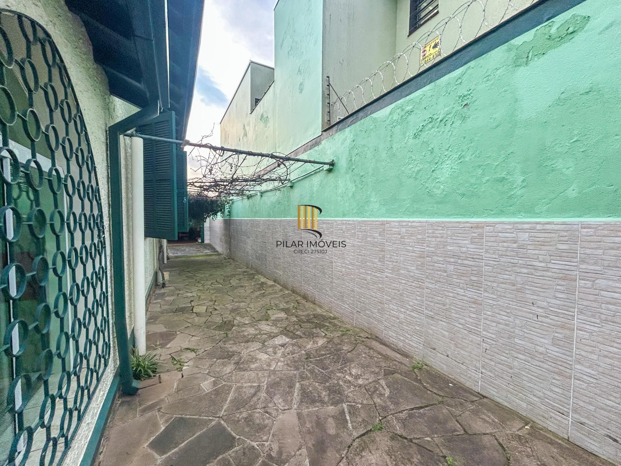 Casa Residencial com 3 Quartos, sendo 1 suíte e 3 Banheiros, no Bairro Santa Teresa em Porto Alegre, RS