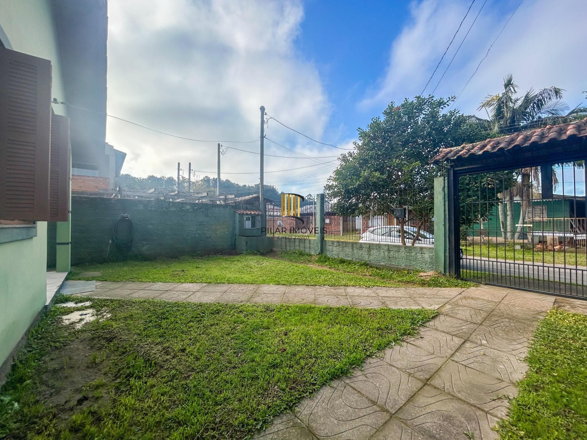 Casa 02 dormitórios e demais peças, amplo terreno plano com 300m².