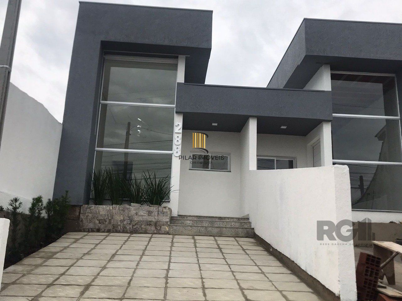 Casa 3 dormitórios no bairro COHAB A