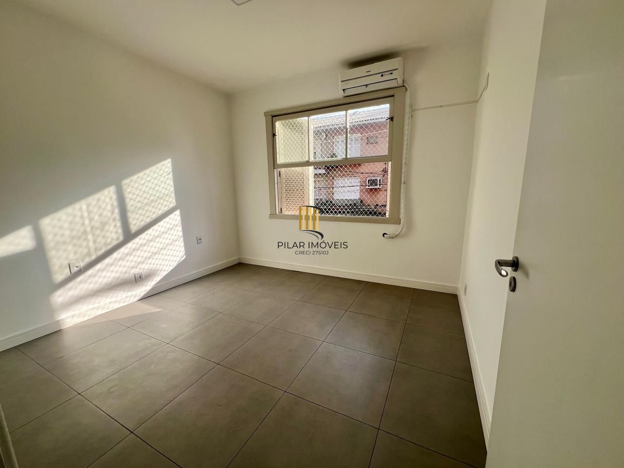 Apartamento 3 dormitórios, sacada em 107m2 no bairro Menino Deus