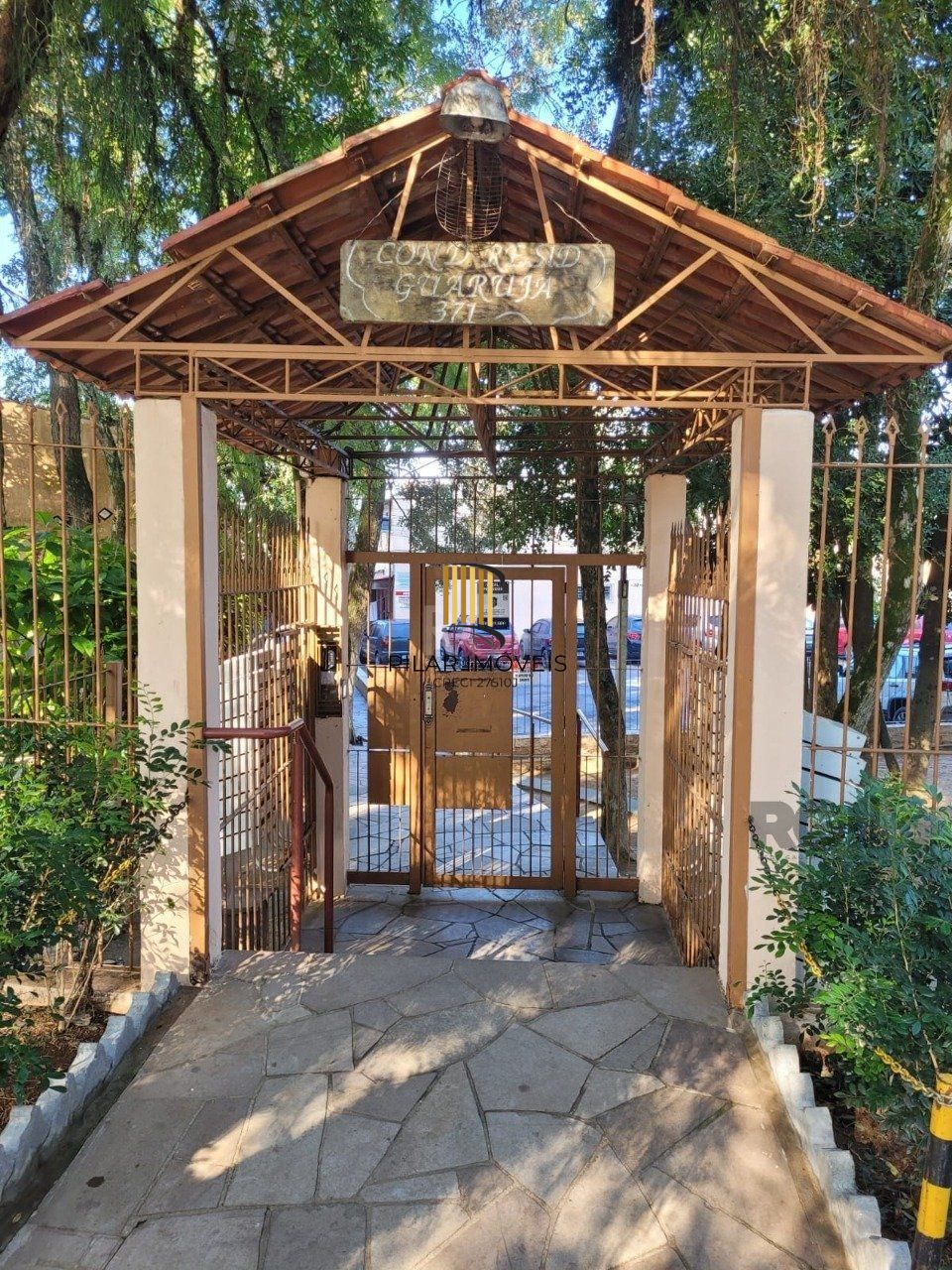 Sobrado para Venda - 36m², 2 dormitórios, 1 vaga - Guarujá, Porto Alegre